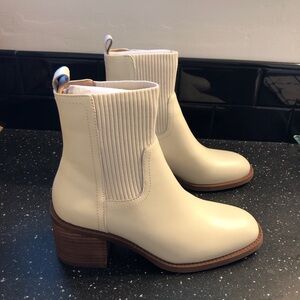 Steve Madden- Admire. Bone Color Leather Ankle Boots with Block Heel - size 9.5